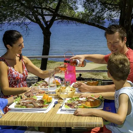 Le Village Des Isles * Taglio-Isolaccio