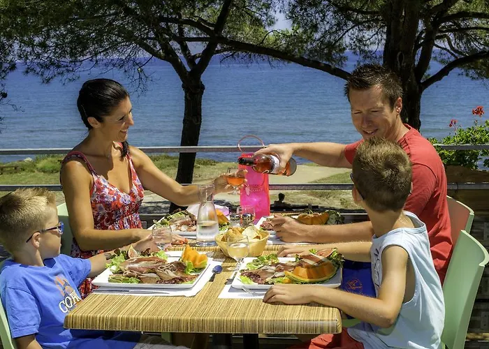 Le Village Des Isles * Taglio-Isolaccio